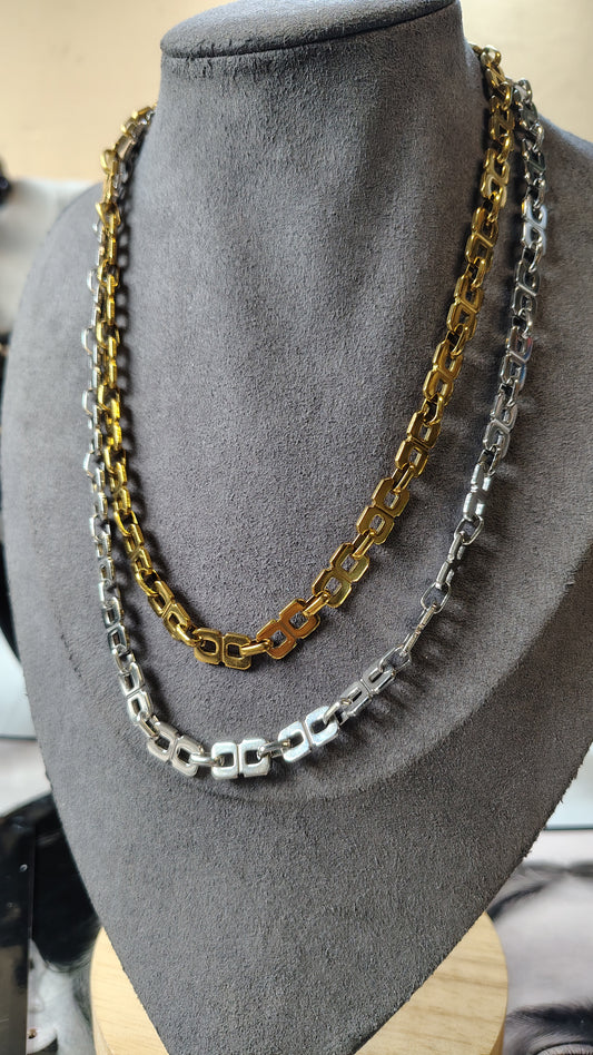 Collana catena a maglie squadrate