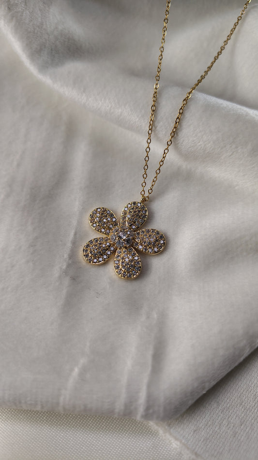 Collana con fiore gioiello