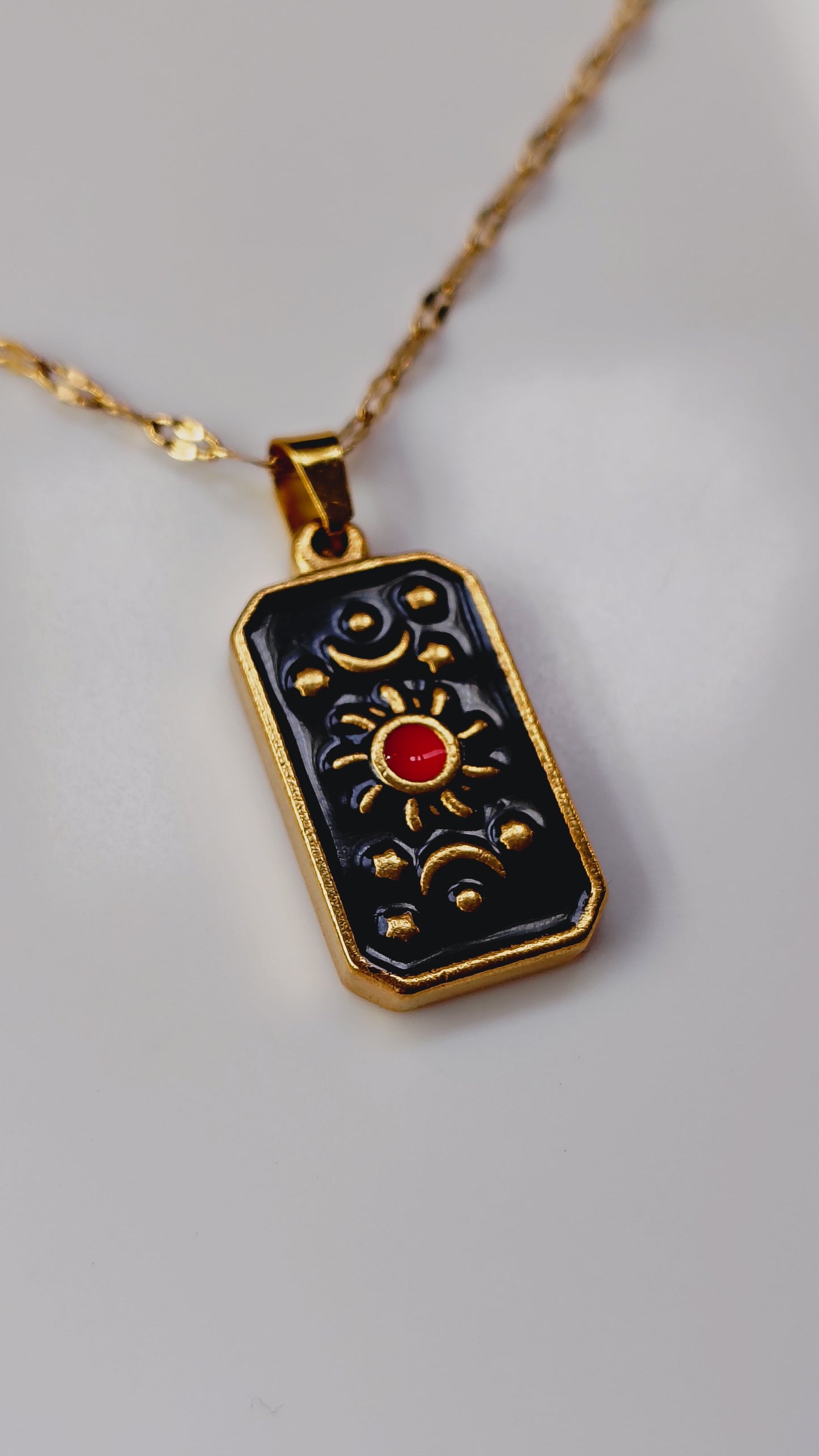 Collana Sole Mistico smaltata in Acciaio Inossidabile | Nuara Bijoux