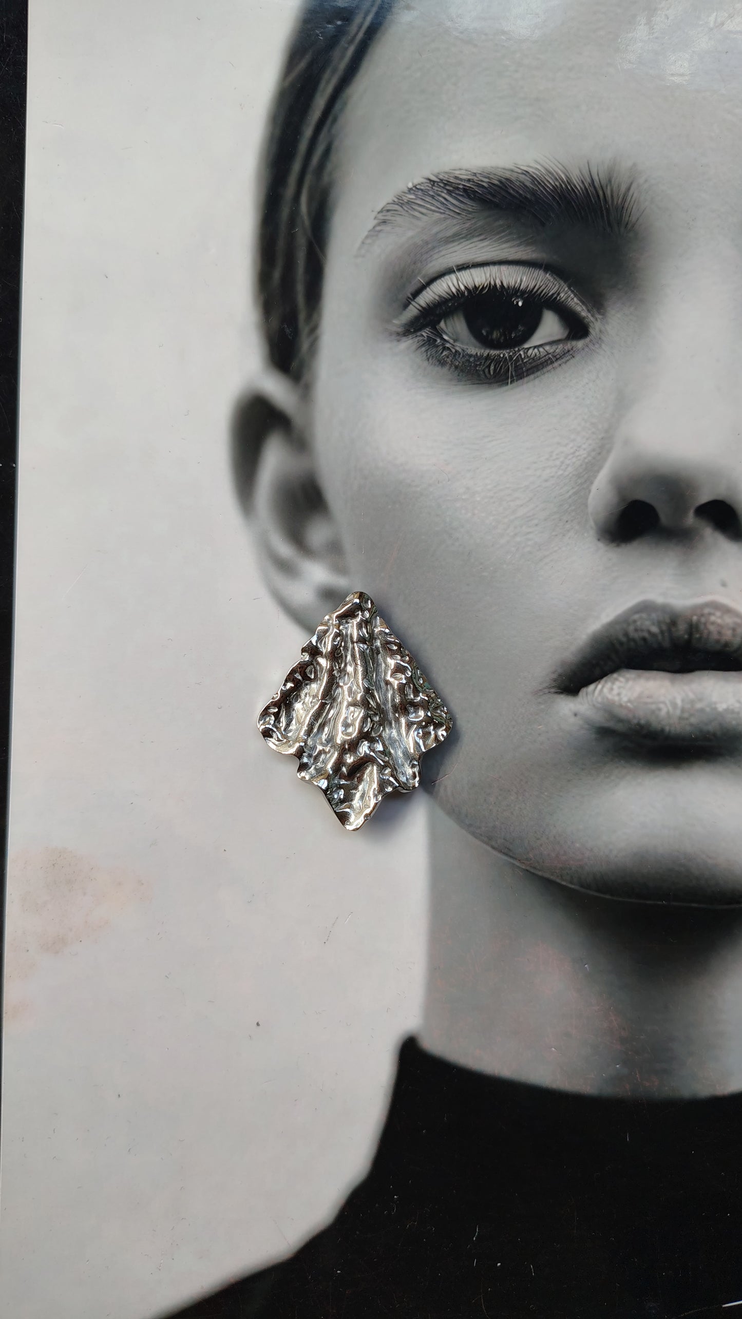 Orecchini Scultura Martellata in Acciaio Inossidabile | Nuara Bijoux