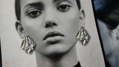 Orecchini Scultura Martellata in Acciaio Inossidabile | Nuara Bijoux