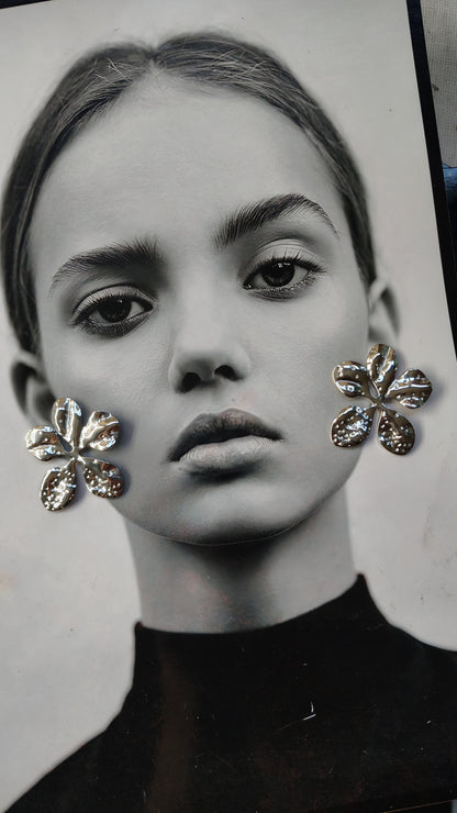 Orecchini Fiore Materico in Acciaio Inossidabile | Nuara Bijoux