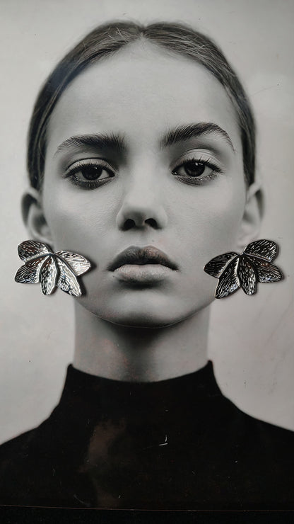 Orecchini Mezzo Fiore in acciaio inossidabile | Nuara Bijoux