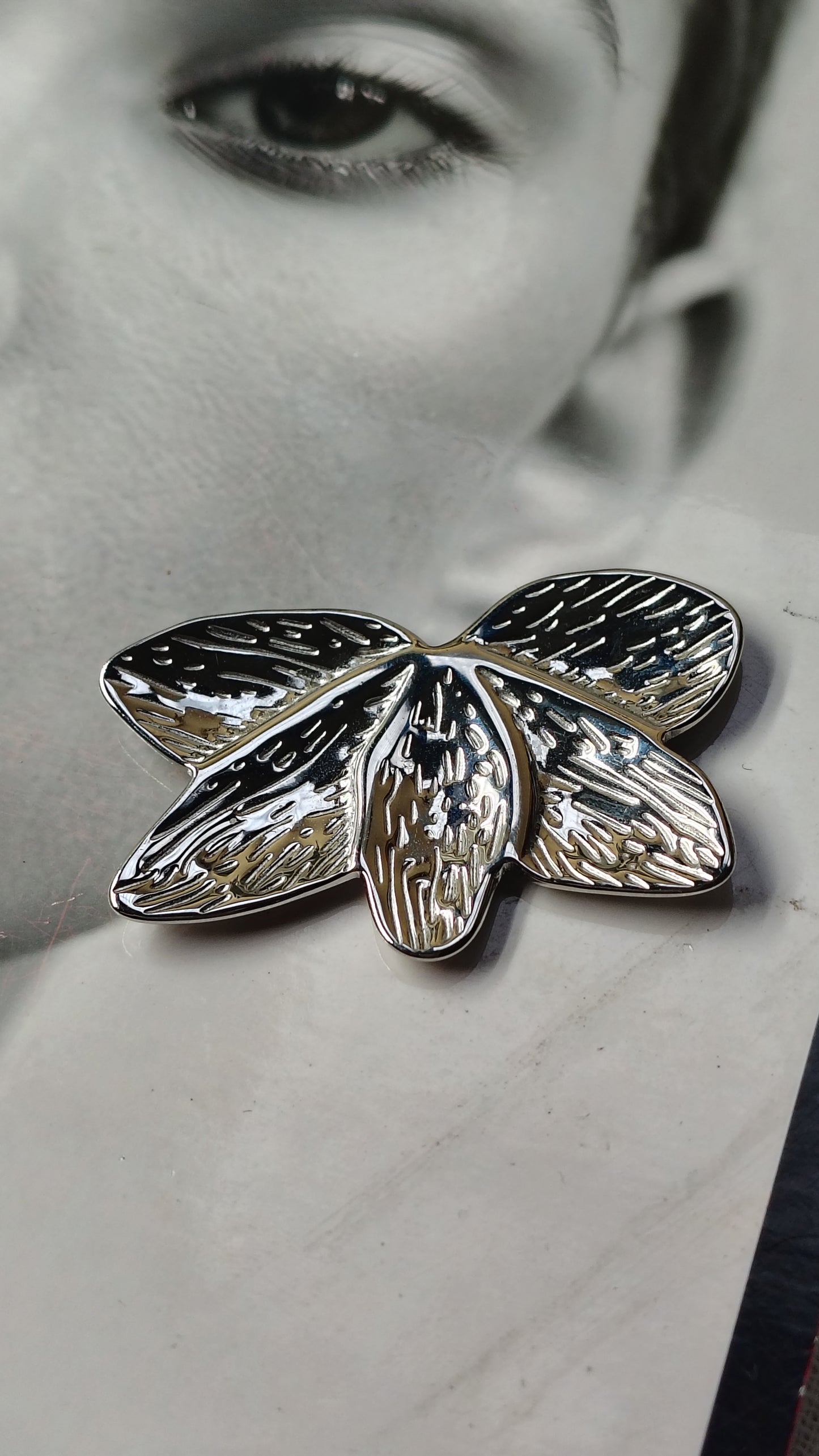 Orecchini Mezzo Fiore in acciaio inossidabile | Nuara Bijoux