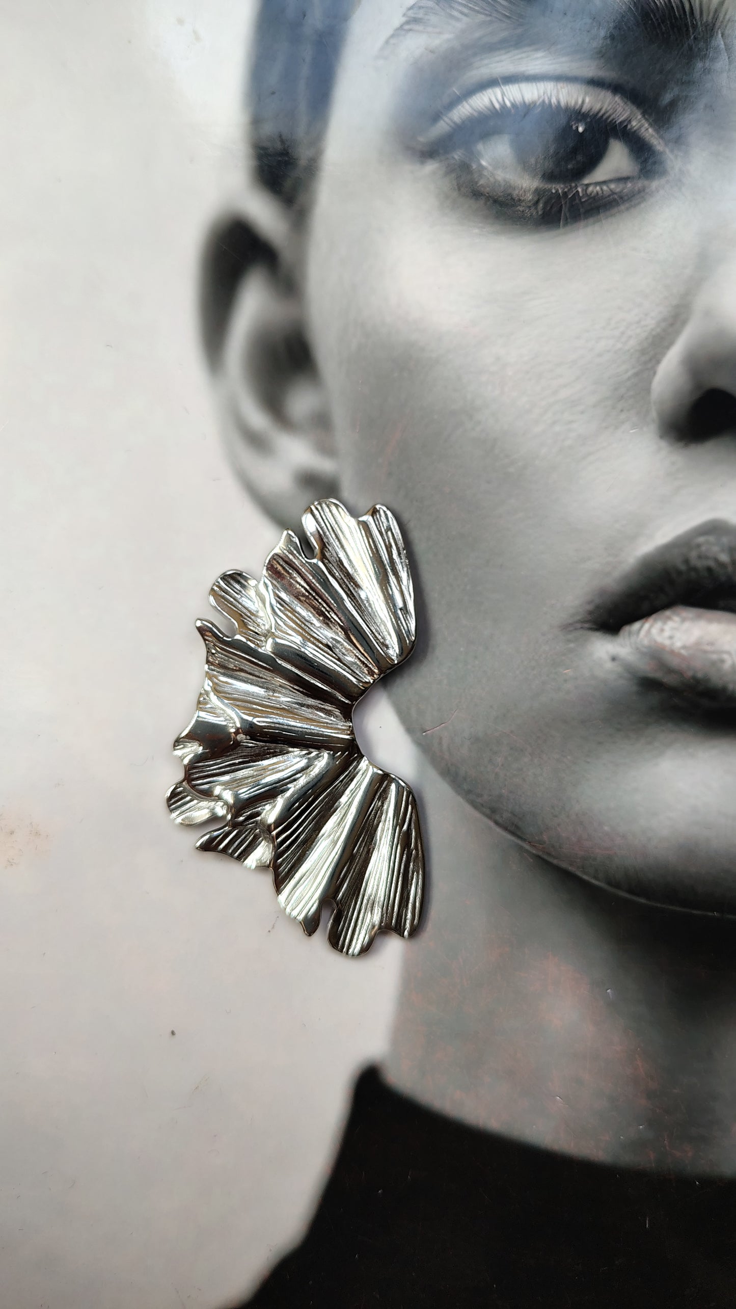 Orecchini lobo ventaglio martellato