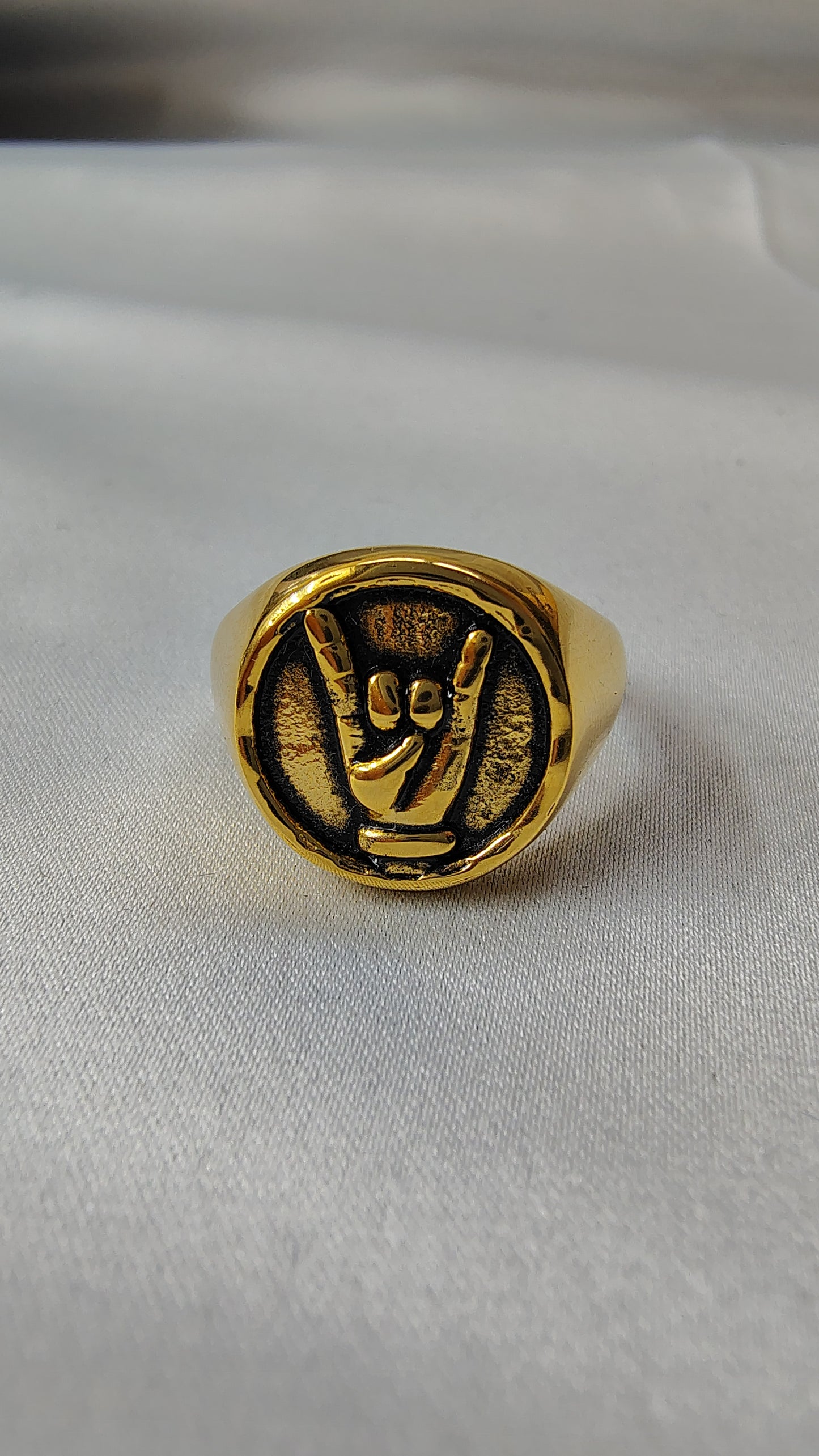 Anello con corna portafortuna