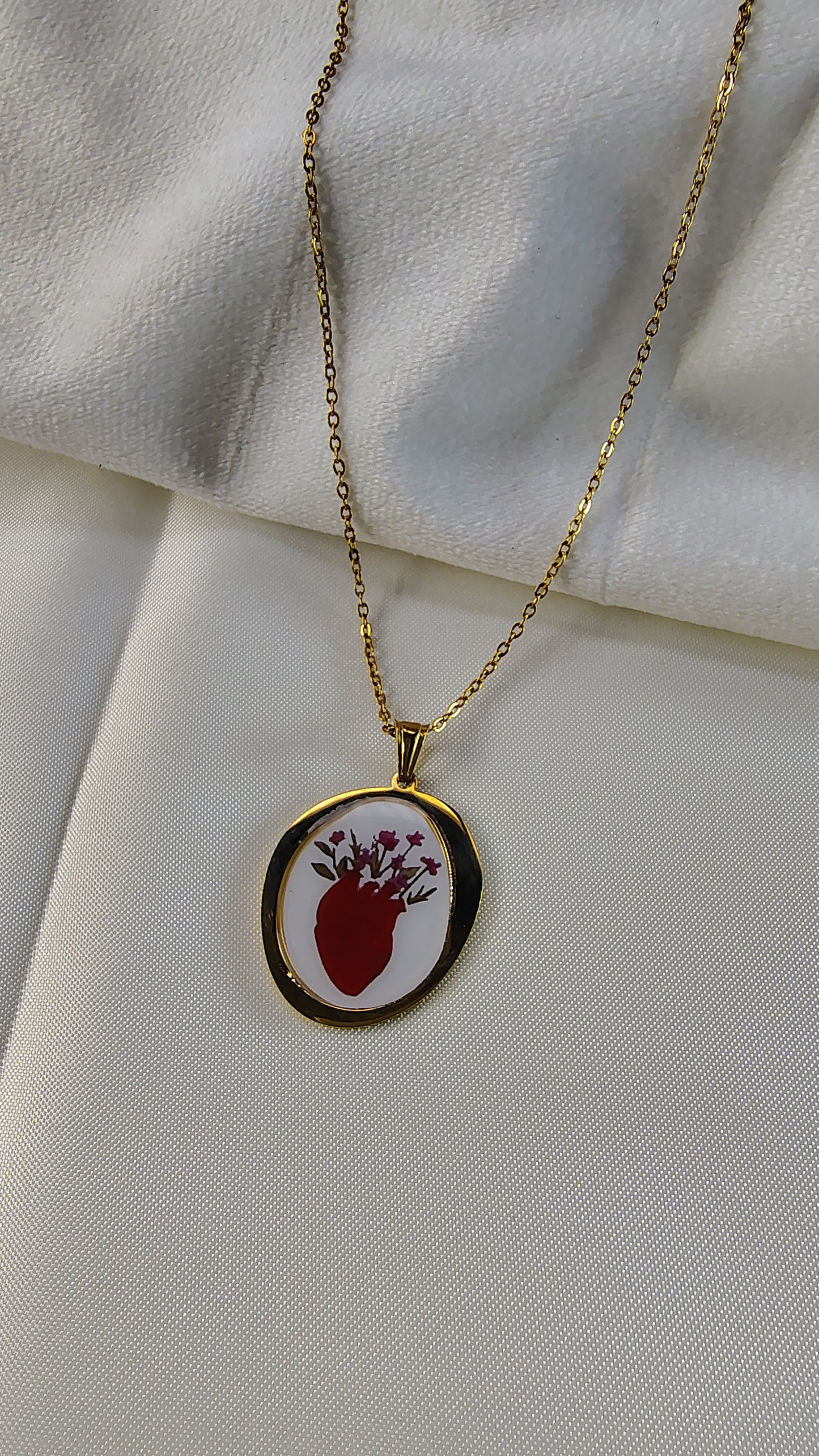 Collana Sacro Cuore Fiorito in Acciaio Inossidabile | Nuara Bijoux