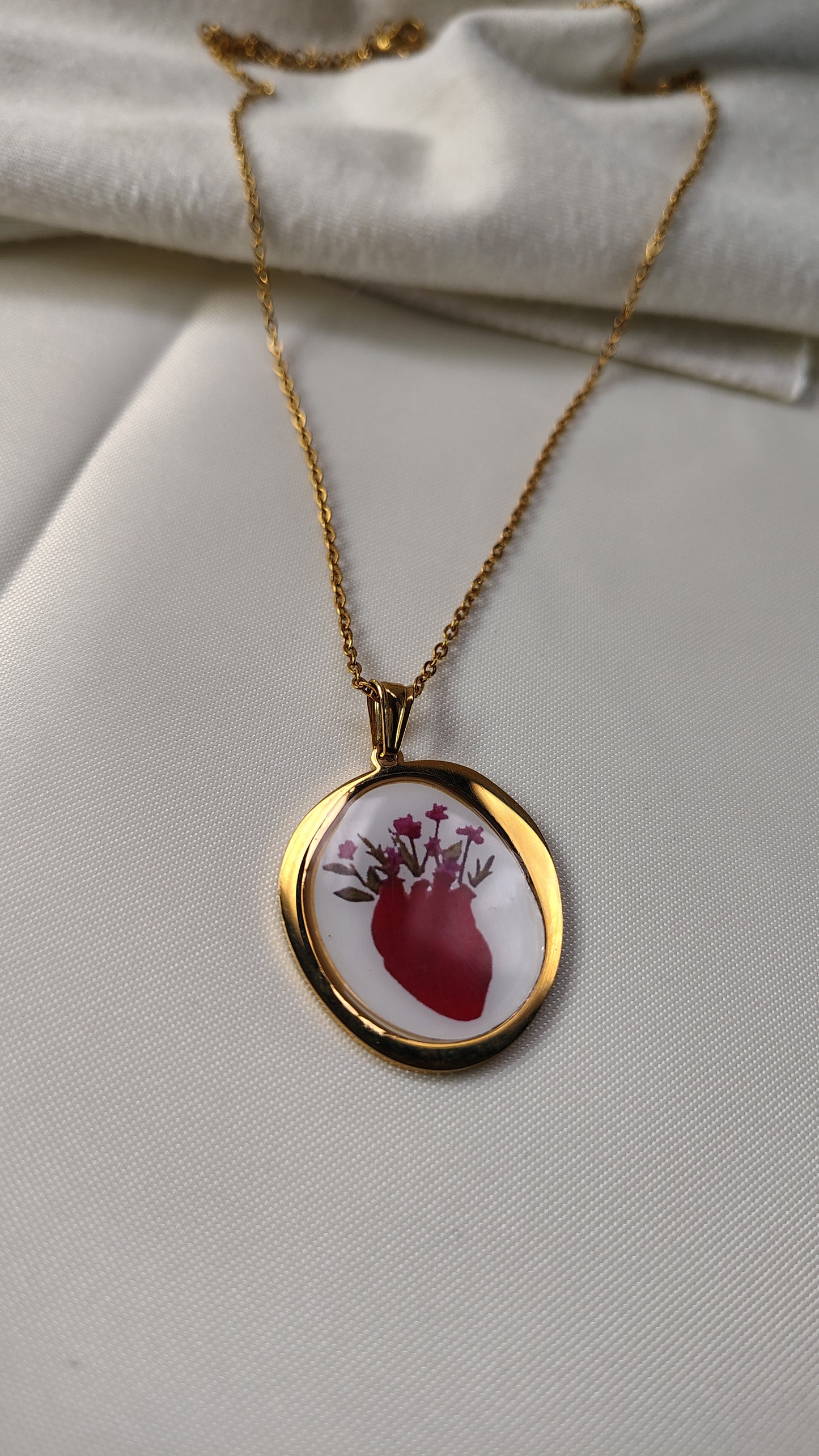 Collana Sacro Cuore Fiorito in Acciaio Inossidabile | Nuara Bijoux