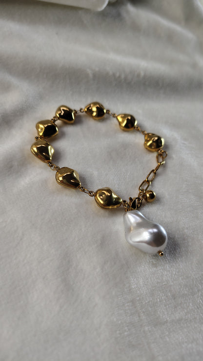 Bracciale catena con pepite martellate e perla