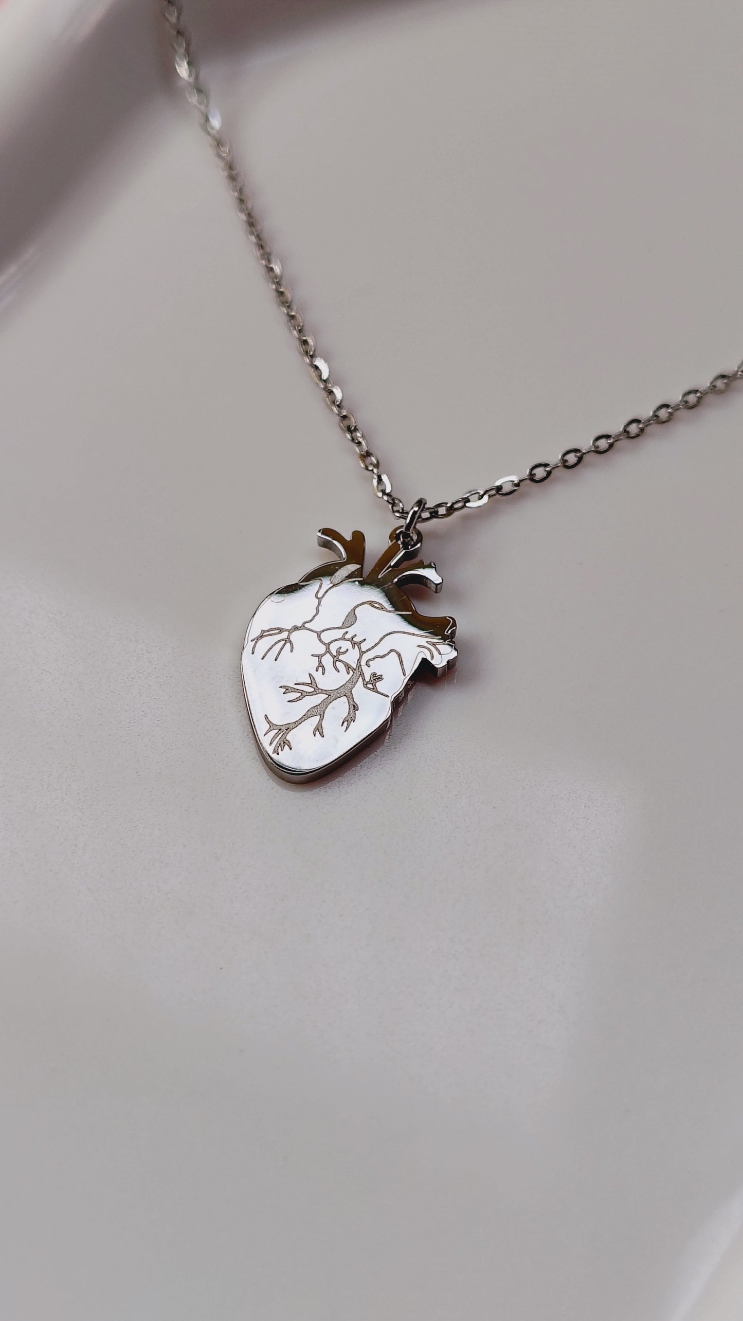 Collana cuore anatomico in acciaio inossidabile | Nuara Bijoux