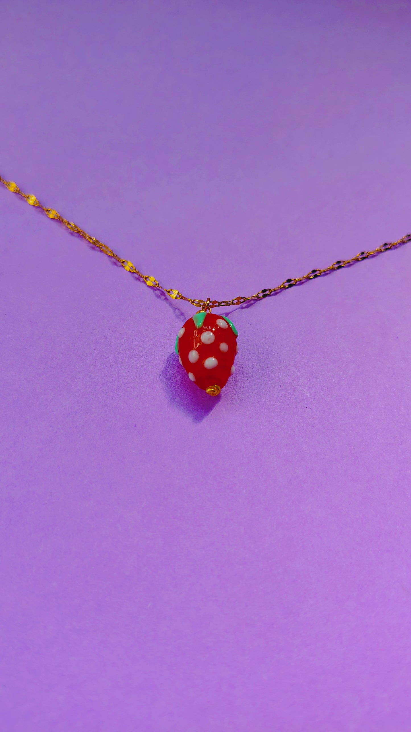 Collana Fragola smaltata in acciaio inossidabile | Nuara Bijoux
