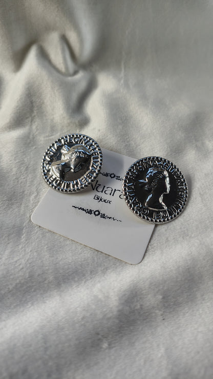Orecchini Medaglione Regina in Acciaio Inossidabile | Nuara Bijoux