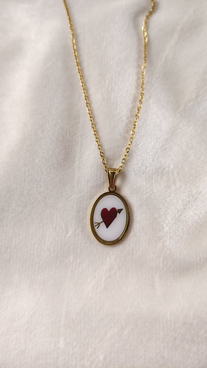 Collana con cuore trafitto da freccia