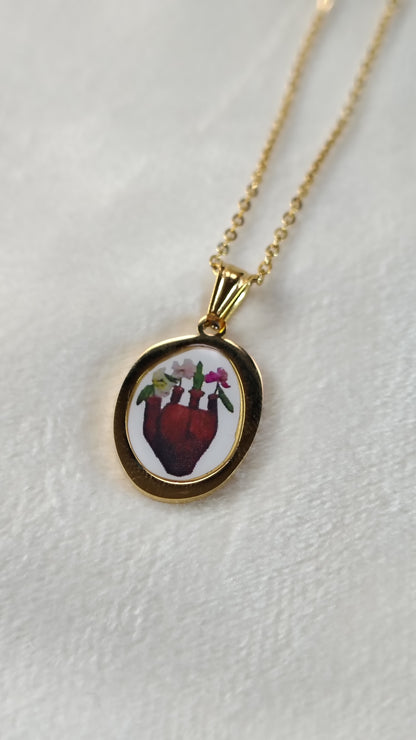 Collana con cuore anatomico fiorito
