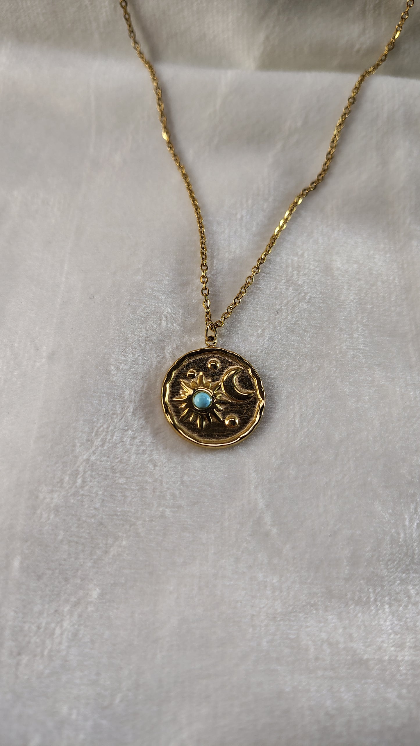 Collana con sole, mezzaluna e pietra turchese