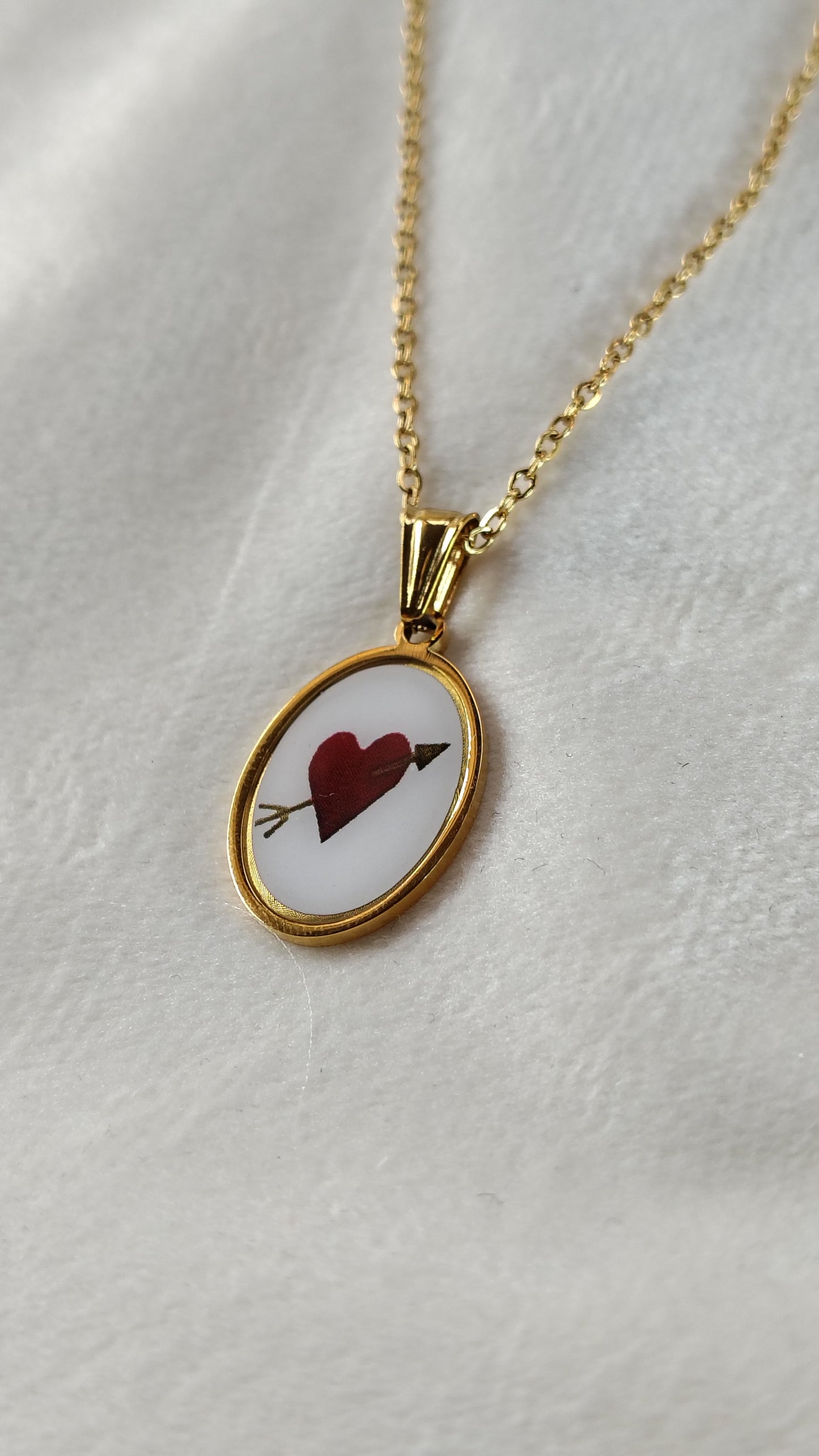 Collana con cuore trafitto da freccia