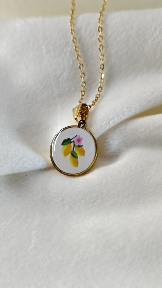 Collana con fiore e limoni dipinti