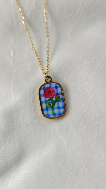 Collana con rosa dipinta