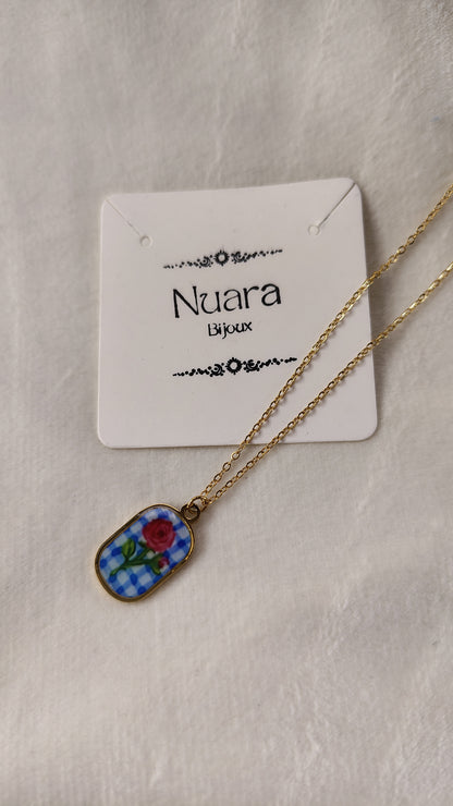 Collana con rosa dipinta