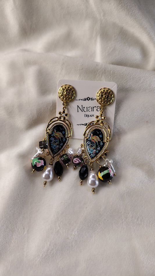 Orecchini pendenti boho barocco con charms e pavone