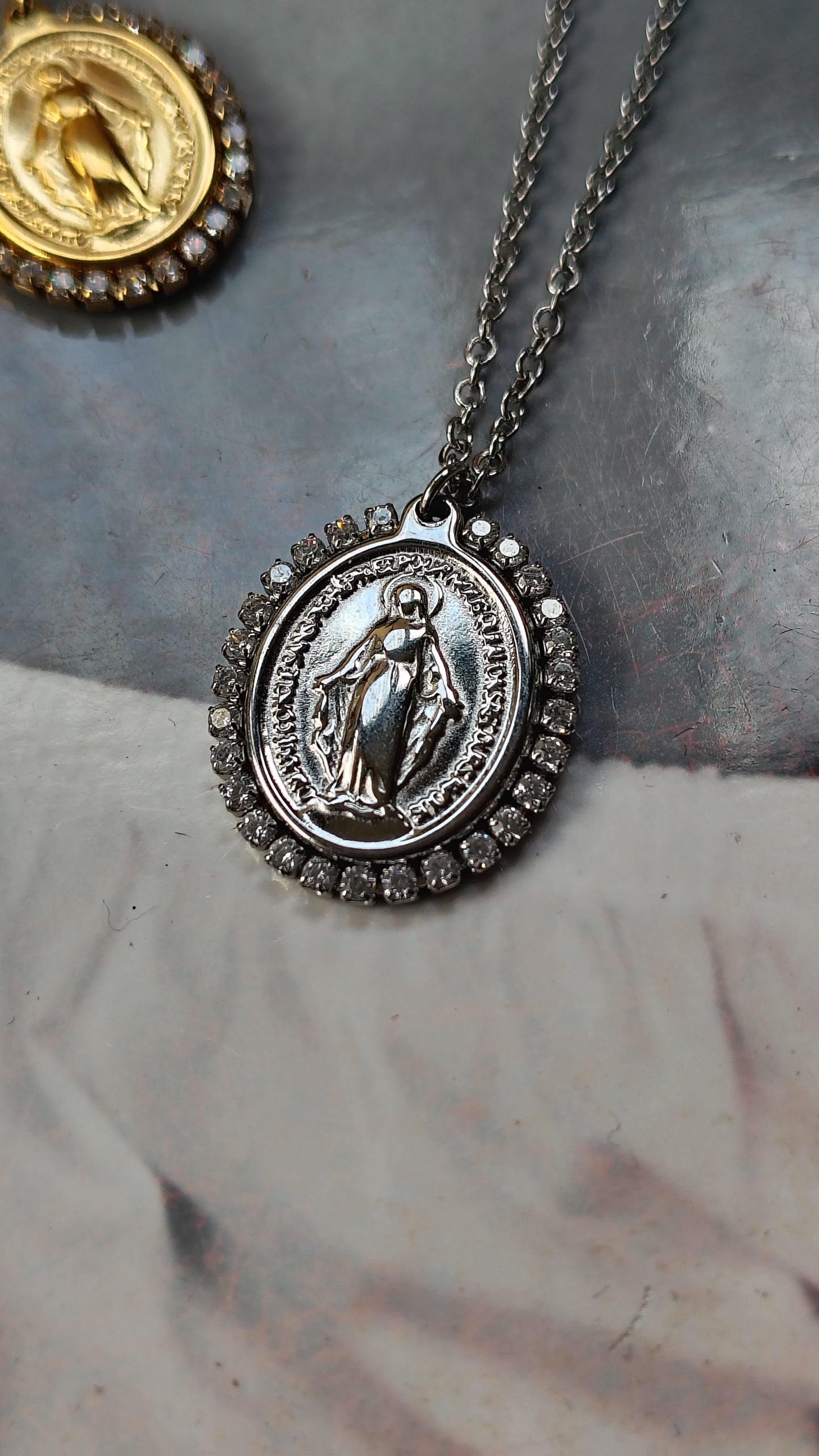 Collana in Acciaio Inossidabile con Madonnina di Guadalupe| Nuara Bijoux