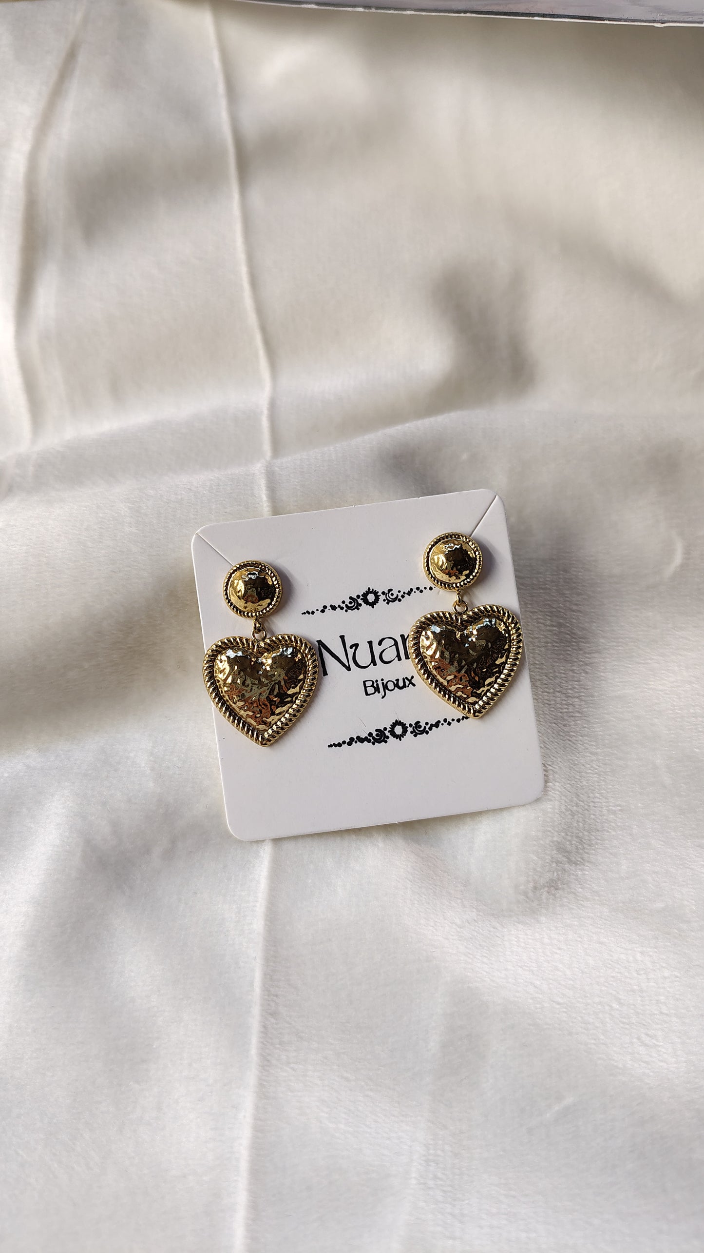 Orecchini Pendenti Cuore Martellato in Acciaio Inossidabile | Nuara Bijoux