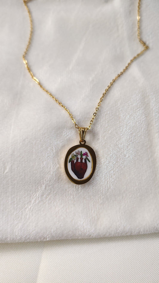 Collana con cuore anatomico fiorito