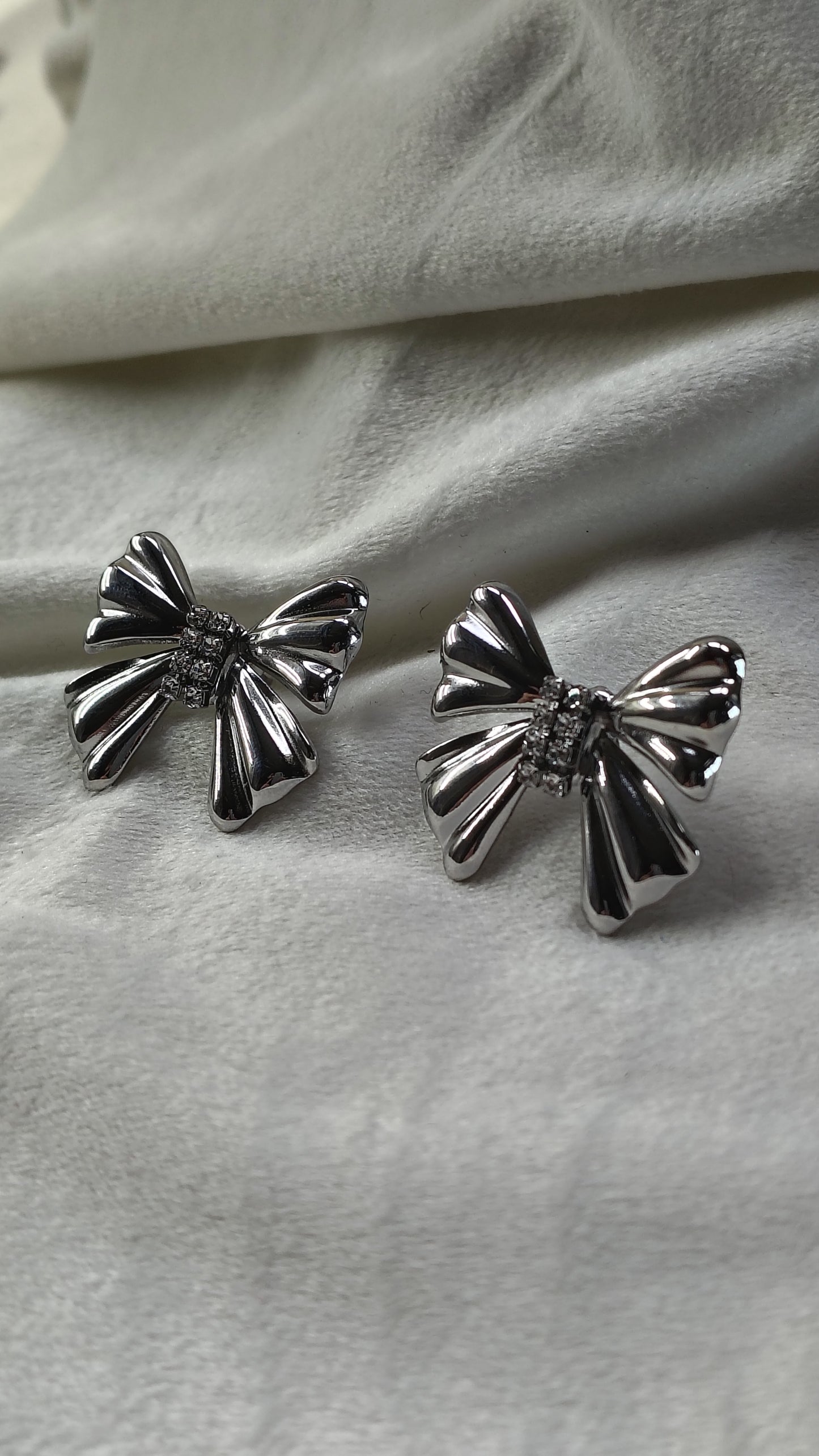 Orecchini Lobo Fiocco con Cristalli in Acciaio Inossidabile | Nuara Bijoux