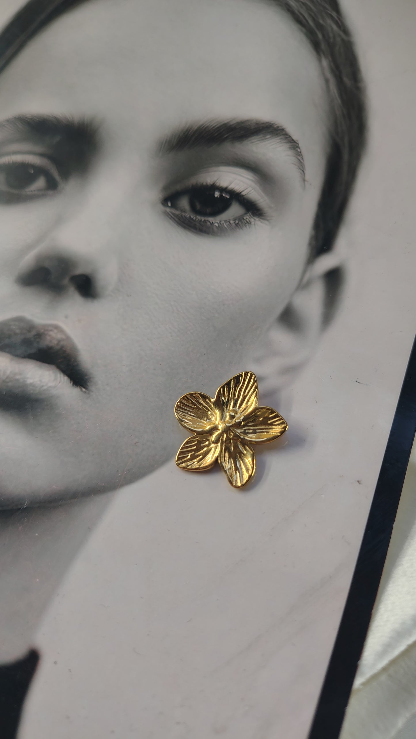 Orecchini Lobo Fiore in acciaio inossidabile | Nuara Bijoux