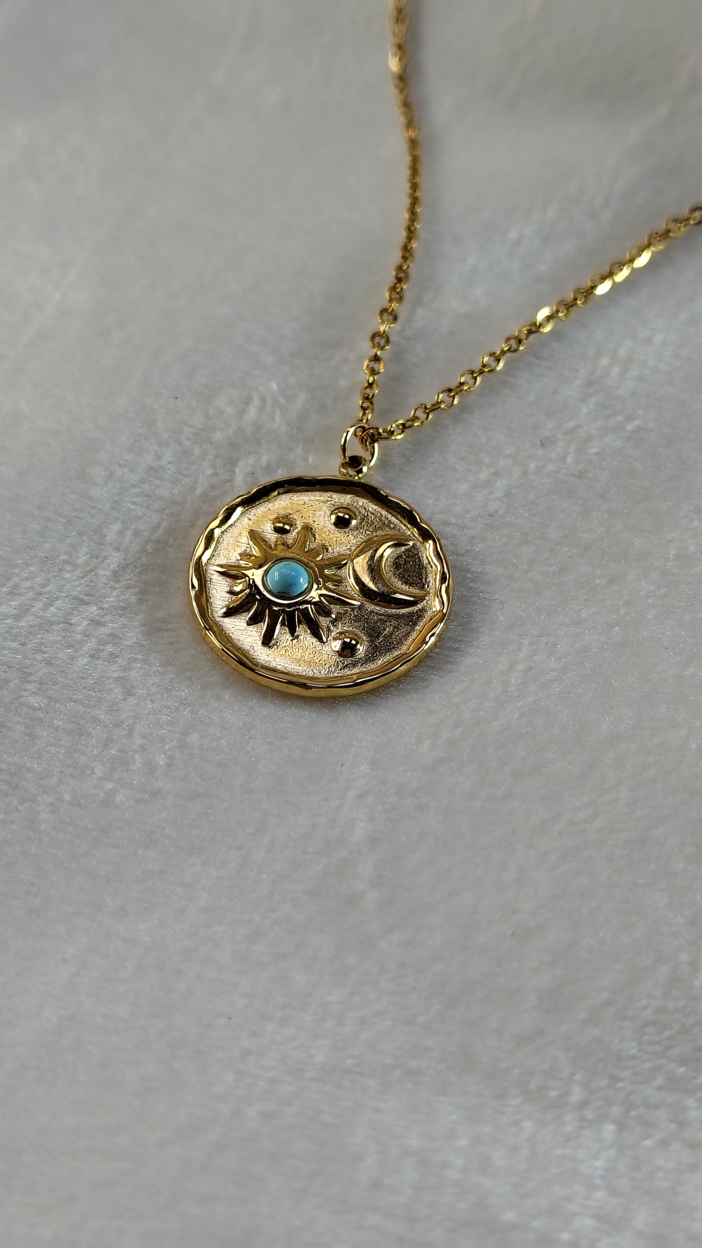 Collana con sole, mezzaluna e pietra turchese