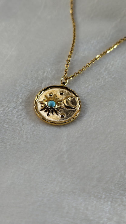 Collana con sole, mezzaluna e pietra turchese