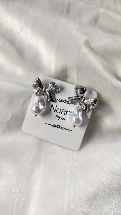 Orecchini Pendenti Fiocco con Perla in Acciaio Inossidabile | Nuara Bijoux