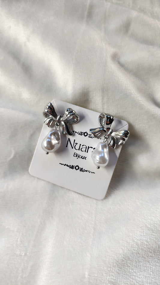 Orecchini Pendenti Fiocco con Perla in Acciaio Inossidabile | Nuara Bijoux