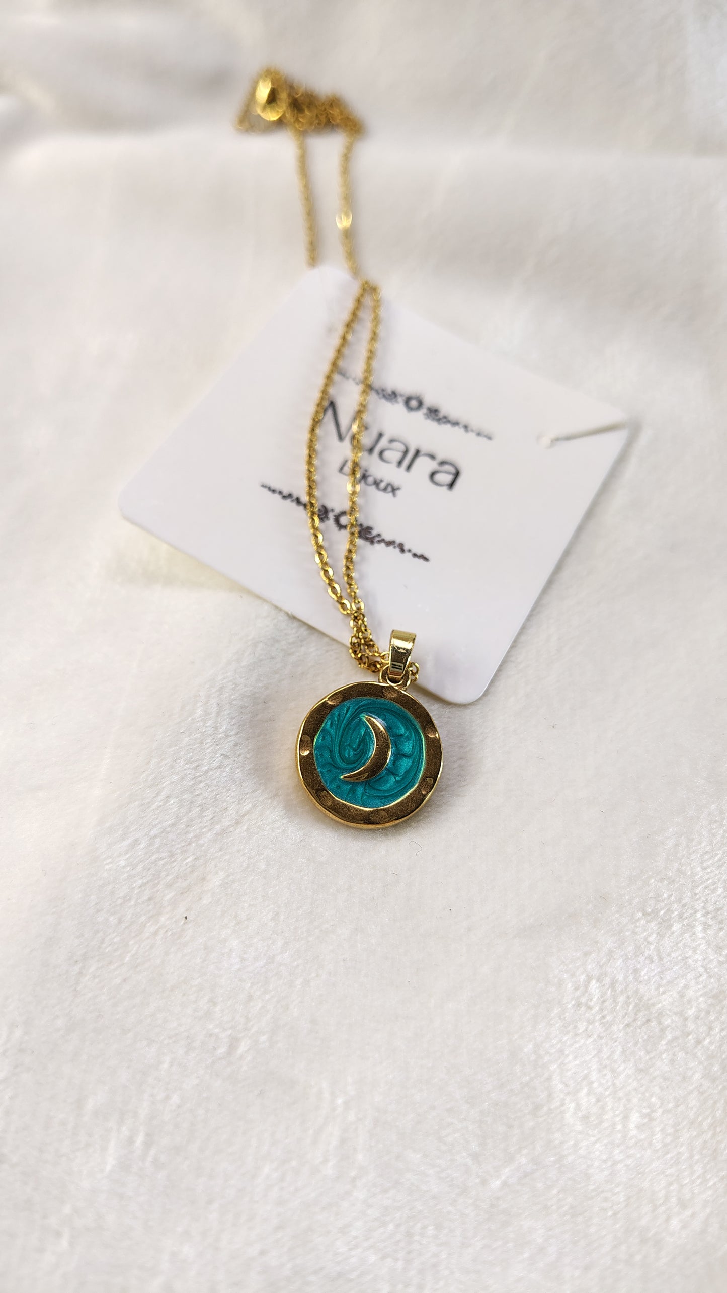 Collana con mezzaluna oro su fondo smaltato