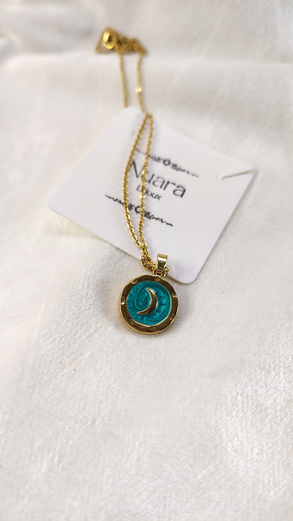 Collana con mezzaluna oro su fondo smaltato