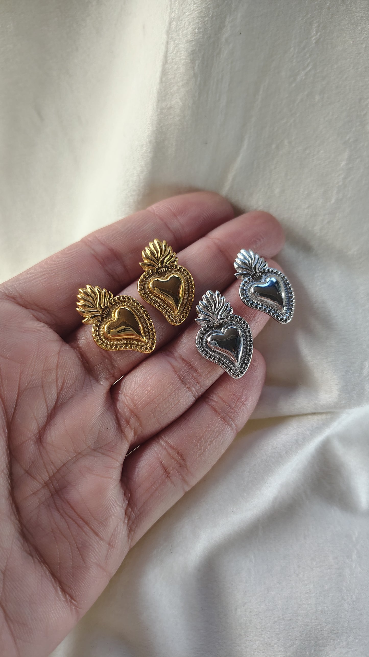 Orecchini Lobo Sacro Cuore in acciaio inossidabile | Nuara Bijoux