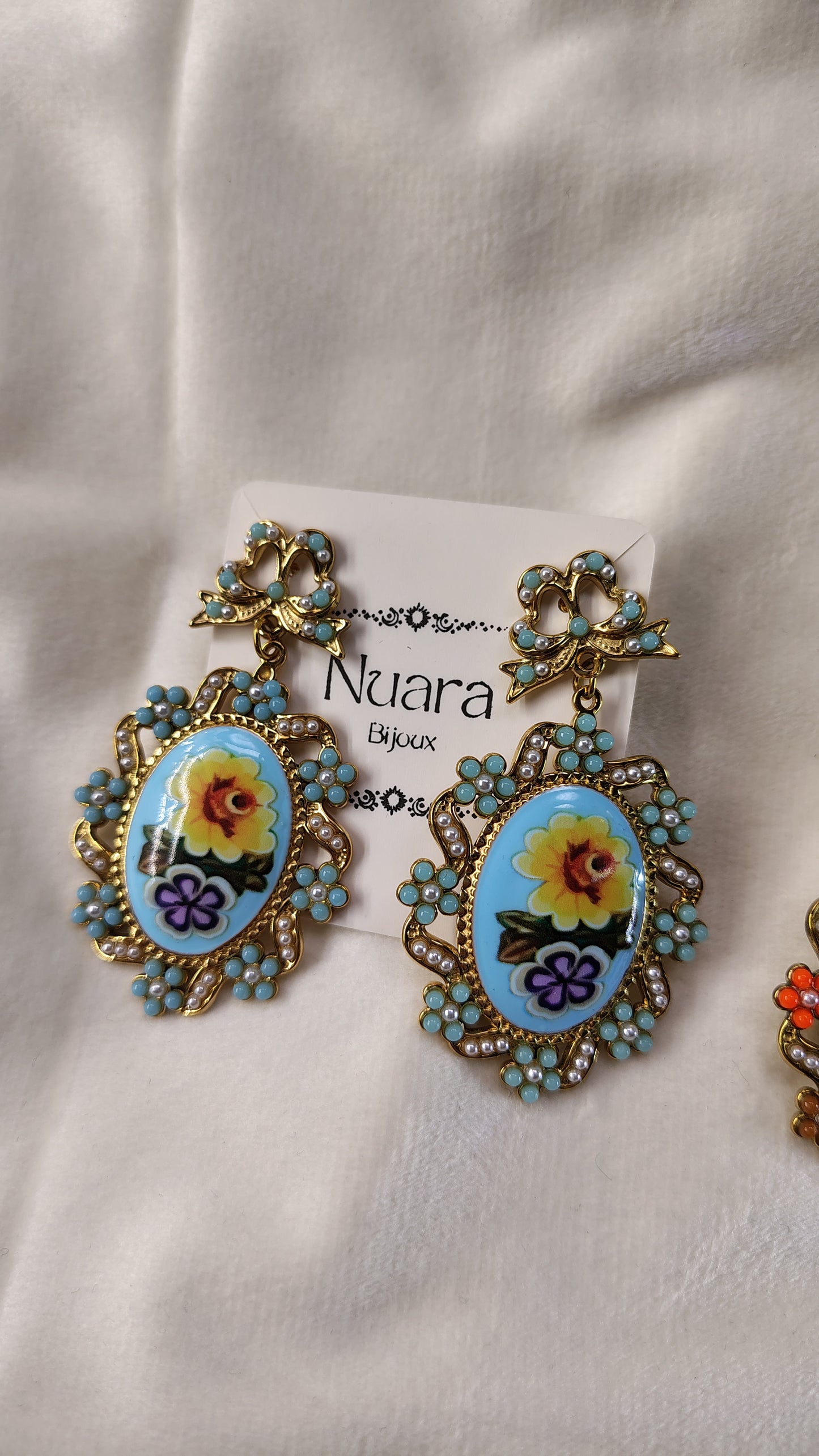 Orecchini Pendenti Floreali Vintage con perline colorate | Nuara Bijoux